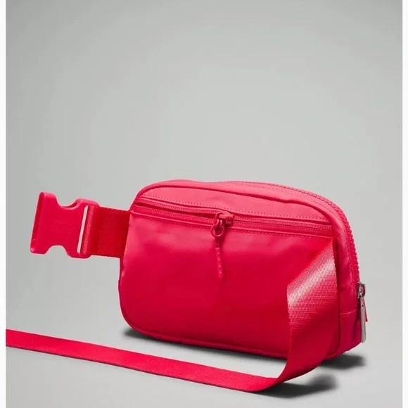 LULULEMON Everywhere Belt Bag Colour pink lip - Picture 5 of 10